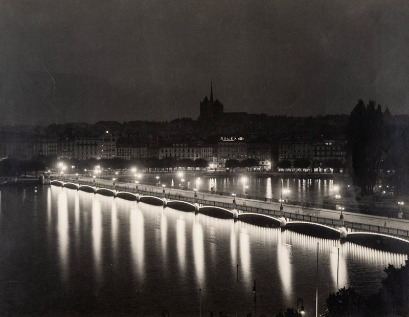 Genève - Le pont du Mont-Blanc, éclairage nocture vers 1930
