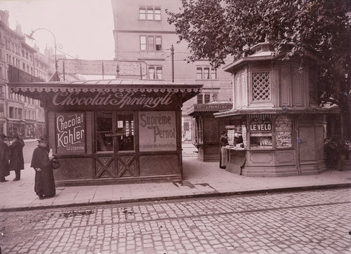 Genève - Place du Molard, salle d'attente et kiosque vers 1900