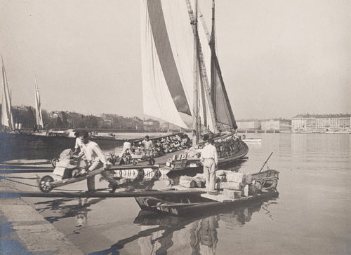 Genève - Port des Eaux-Vives, déchargement de la barque "Andalouse"