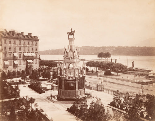 Ancienne phototogrphie - Genève - Place des Alpes, le monument Brunswcik en 1880
