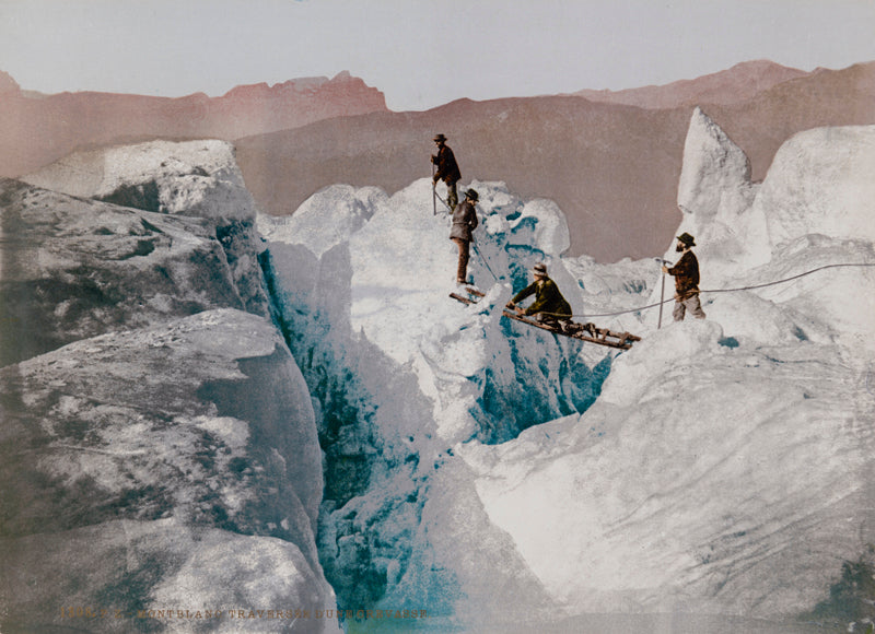 Photochrom - Mont-Blanc. Traversée d’une crevasse, France